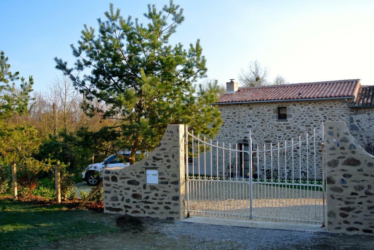 Les Epis Du Vent Bed & Breakfast Adilly Екстериор снимка
