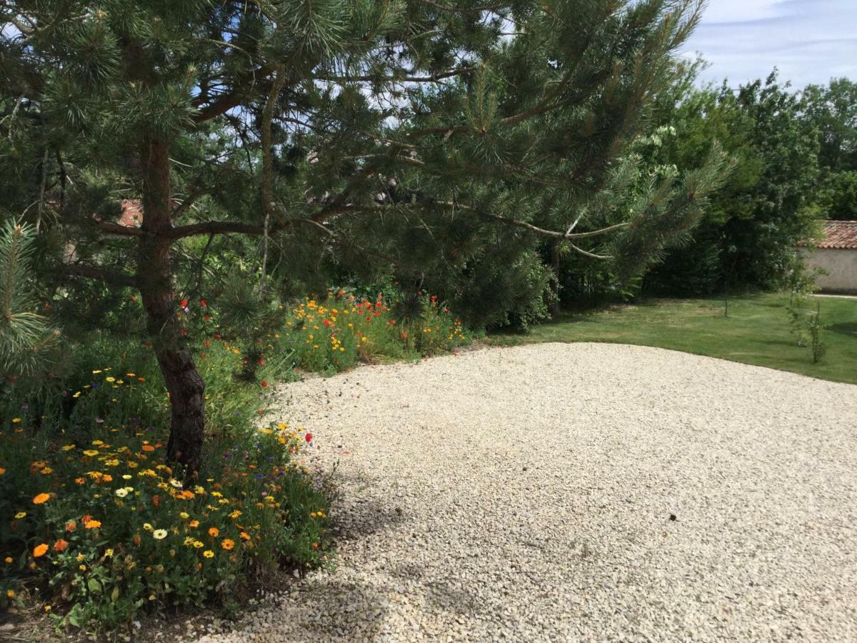 Les Epis Du Vent Bed & Breakfast Adilly Екстериор снимка